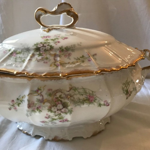 Limoges soup tureen used, 25 cm diameter, late 19th/early 20th century