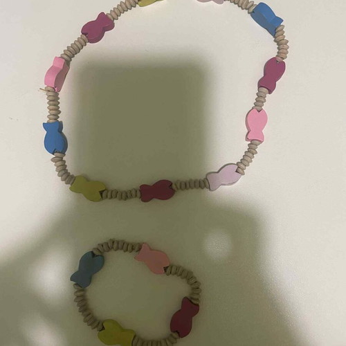 Children's jewelry set with beads and fish like new, necklace and bracelet
