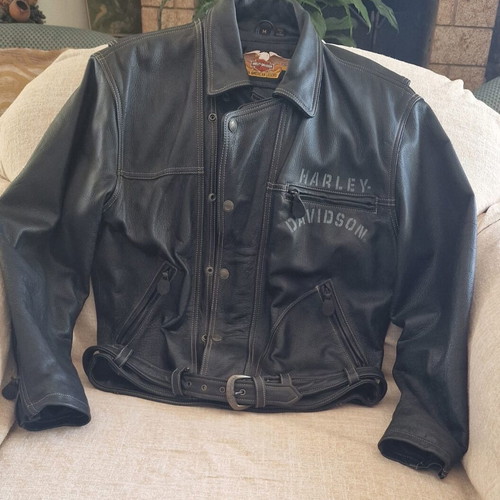 Harley Davidson leather jacket like new, size M-L
