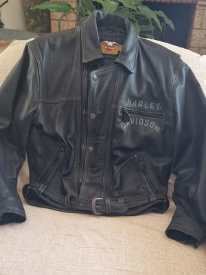Harley Davidson leather jacket like new, size M-L