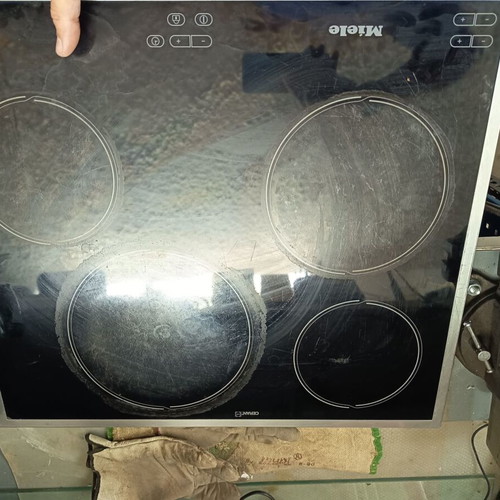 Miele KM544 ceramic hob used with issues