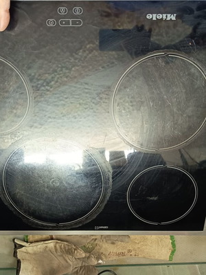 Miele KM544 ceramic hob used with issues