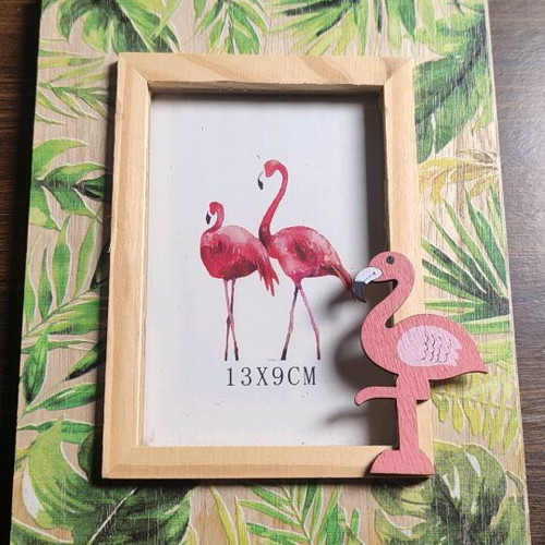 Decorative Flamingo Frame 13x9 like new with tropical design