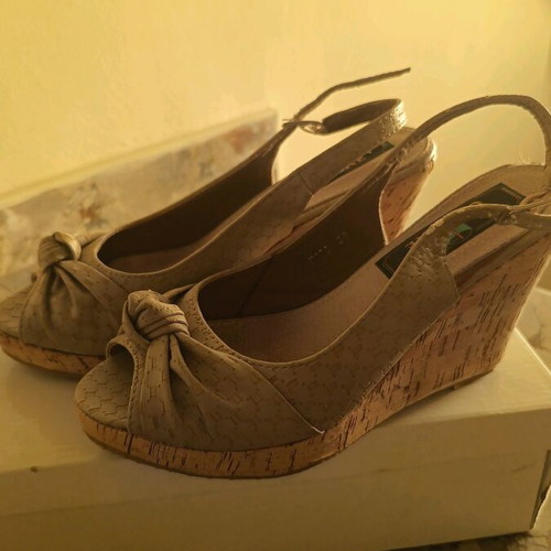 Platform sandal with cork like new, beige, size 39