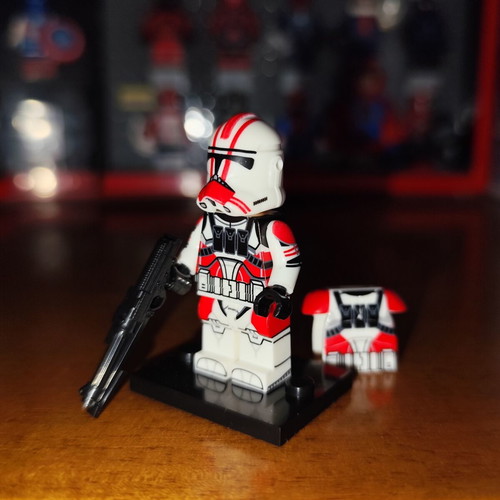 Captain Styles Star Wars Lego minifigure with blaster and armor