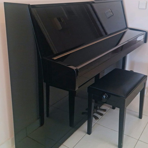 Yamaha P112N Silent Upright Piano like new, black glossy