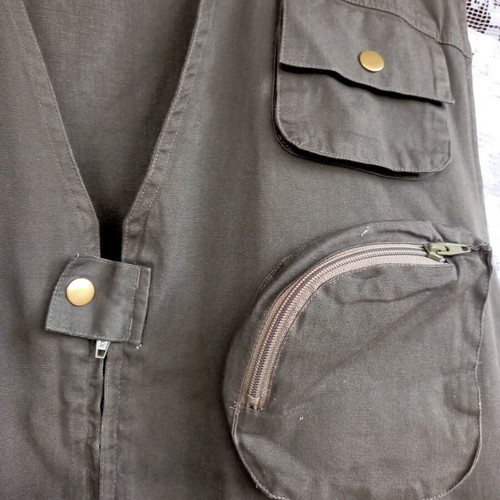 Multi-pocket vest like new, size L, olive green