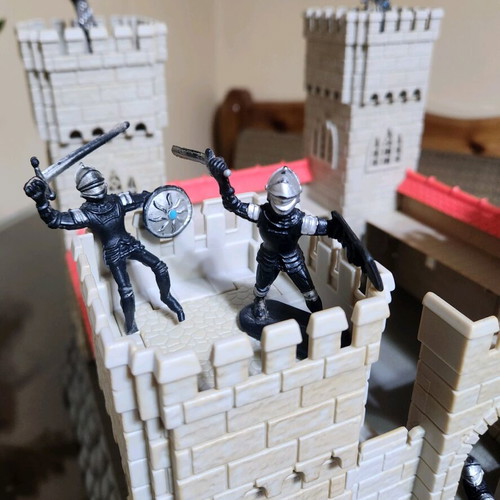 Simba medieval playset castle with knights figures used
