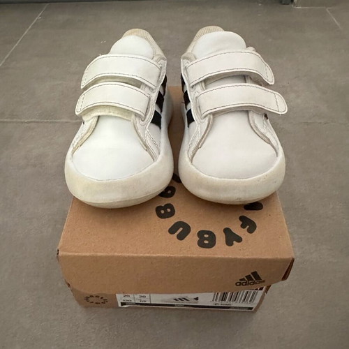 Adidas kids sneaker used in good condition