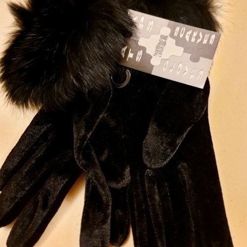 Velvet gloves with fur wrist size 7.5 new, black