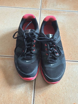 Nike women's trainers shoes like new, pink and black, size 41