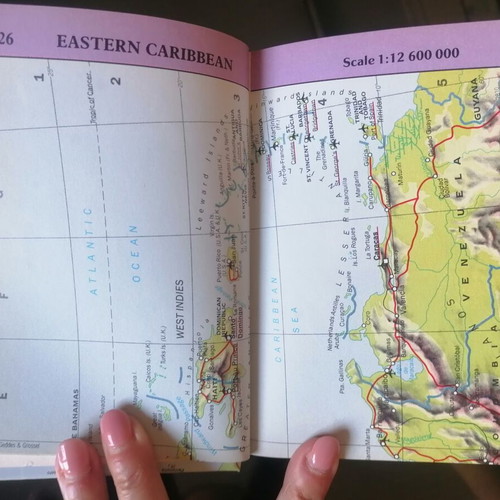 The Bloomsbury Pocket Encyclopedia of the World new, English