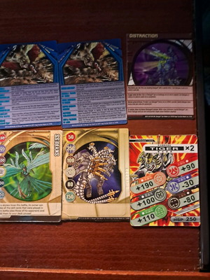 11 κάρτες bakugan . 9 μεταλικες και 3 χαρτινες ! μόνο11€