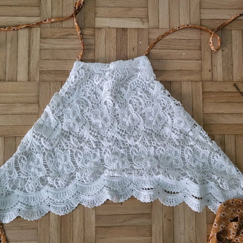 White top with cords like new, size M