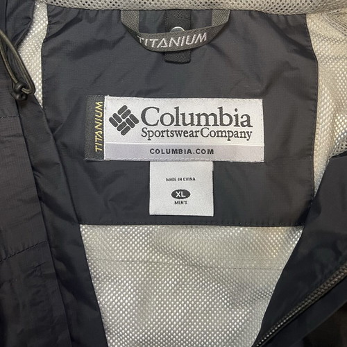Columbia Titanium Hooded Windbreaker Jacket men's XL used, black