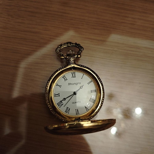 Bhangra Gold Pocket Watch like new with Quartz mechanism