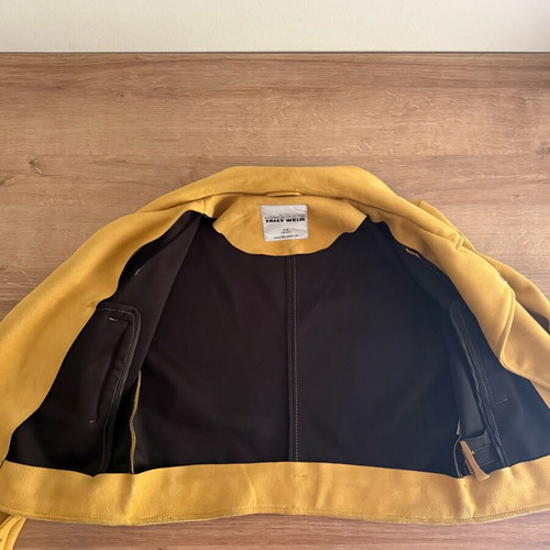 Crop suede jacket like new with silver details, yellow, size M