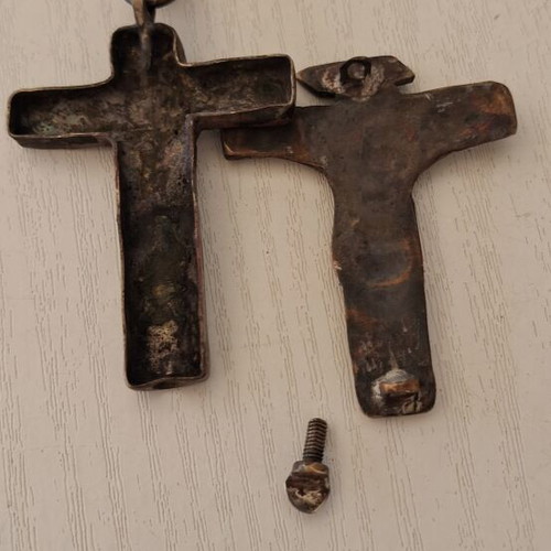 Cross pendant with octagonal chain, Artekko