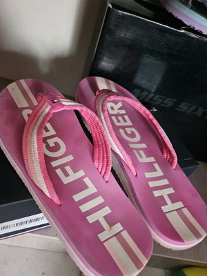Σαγιονάρες Tommy Hilfiger μεταχειρισμένες, νούμερο 37, ροζ