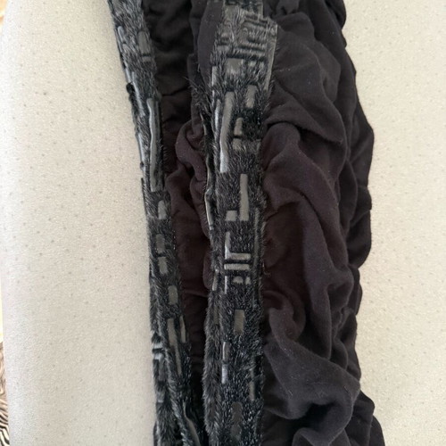 Leggings like new with leather and fur side detail, size M