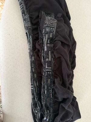 Leggings like new with leather and fur side detail, size M