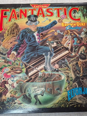 Elton John Captain Fantastic And The Brown Dirt Cowboy LP σαν καινούργιο, rock