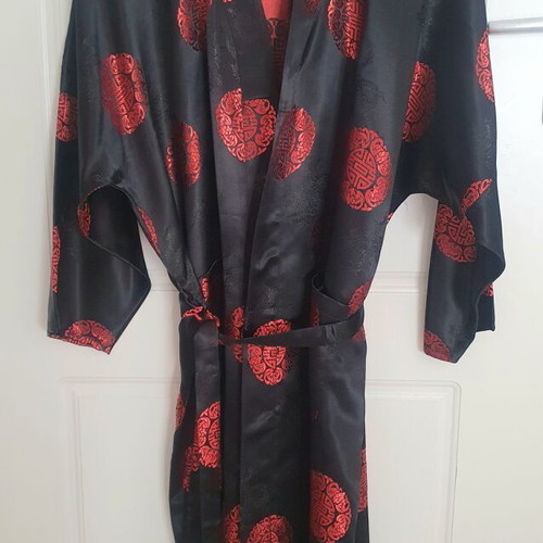 Silk robe with Chinese designs like new, sizes M to XL