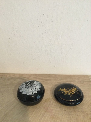 Small porcelain jewelry boxes like new, black
