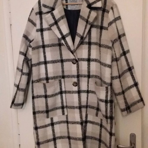 Coat like new, size XL, without belt, below the knee
