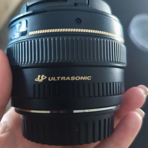 Canon EF 50mm f/1.4 USM lens like new, prime for portraits