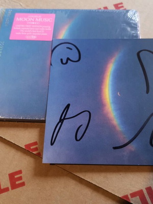 Coldplay Moon Music CD σαν καινούργιο με υπογεγραμμένη κάρτα