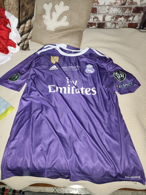 Ronaldo Real Madrid Final Cardiff 2017 XL shirt like new, purple