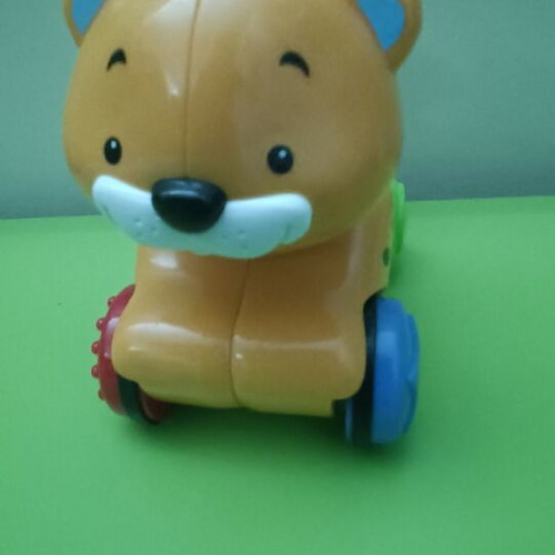 Fisher-Price Amazing Animals Press & Go Cheetah and Laugh & Learn Musical Storybook used