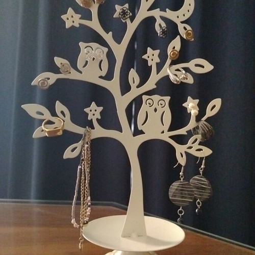 Jewelry stand white like new, dimensions 30x20