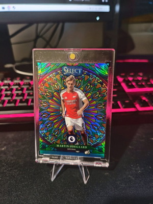 Картичка Panini Select Premier League 2024-2025 Stained Glass Prizm Martin Odegaard #10