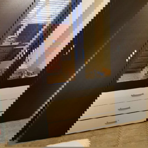 Ντουλάπα μεταχειρισμένη με καθρέφτες και συρτάρια