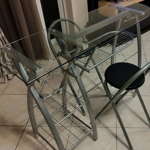 High Bar Table Set with 2 Stools and Bottle Holder, like new