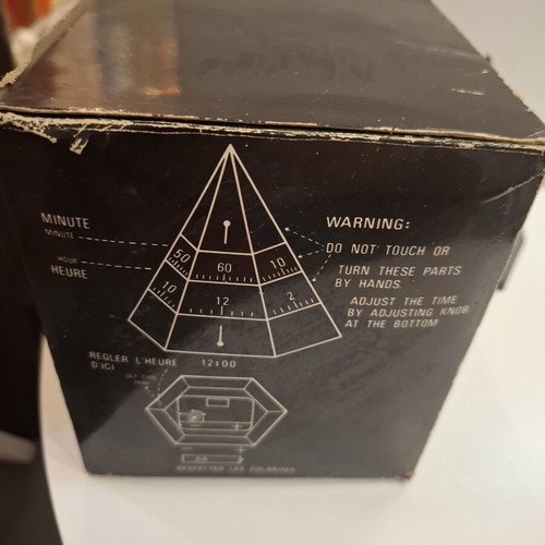 1988 Time Pyramid 4-D Επιτραπέζιο ρολόι μαύρο, λειτουργικό, περιστρεφόμενο, μπαταρίας