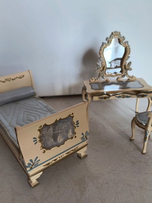 Miniature vintage dollhouse furniture set of 3 pieces, new