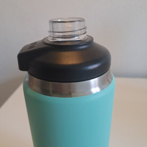 YETI Rambler 750 ml thermos with Chug and TripleHaul lids, new