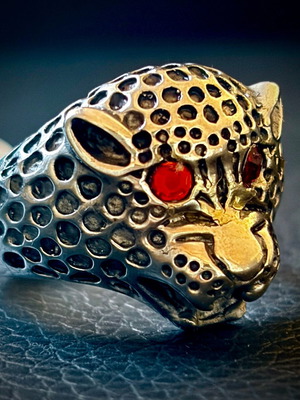 Red-Eyed Leopard Stainless Steel Ring US 9, M FORGE