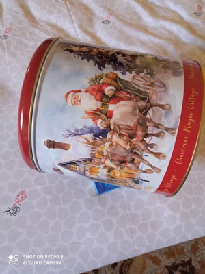 Tin box like new decorated for biscuits