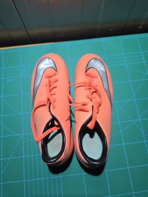 Nike Mercurial Kids Football Boots like new, size 38, orange