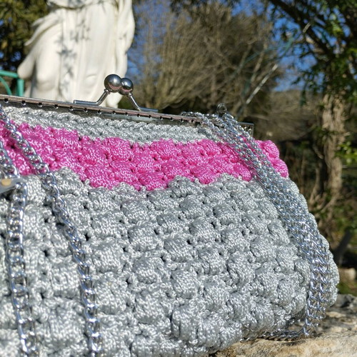 Handmade knitted shoulder bag grey new with silver chain