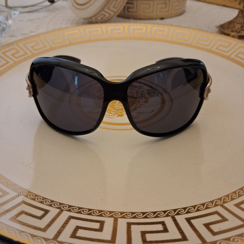 Gucci sunglasses used black with silver horsebit logo