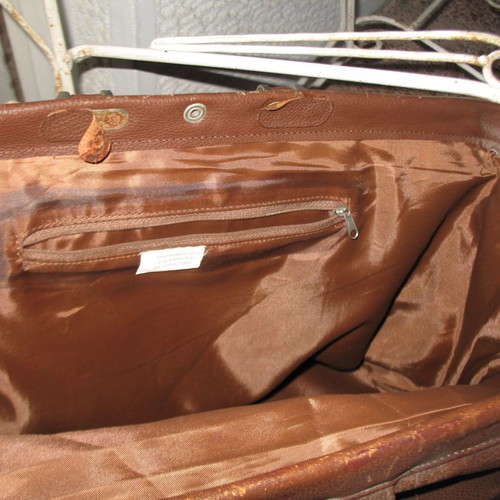 Vintage leather professional or medical bag in very good condition