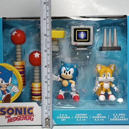 Sonic The Hedgehog & Tails diorama set new