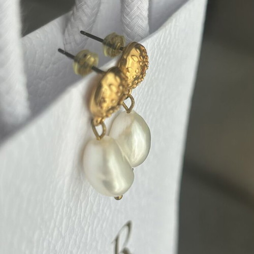 Pearl Drop Stud Earrings new, gold and white