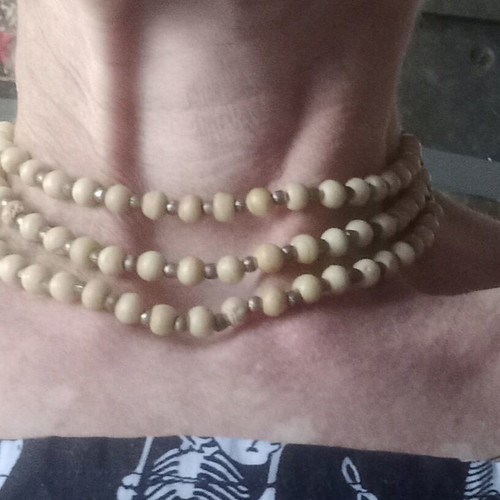 Necklace with three short rows like new, beige and silver