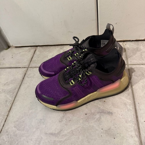 Adidas Boost athletic shoes 37.5 like new, purple